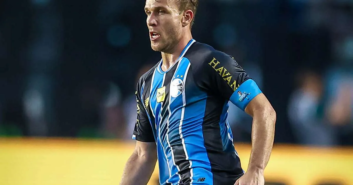 Arthur Melo cobra reação após 3 a 1 do Grêmio